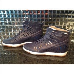 ISO Nike Joli Navy 6.5 ☺️